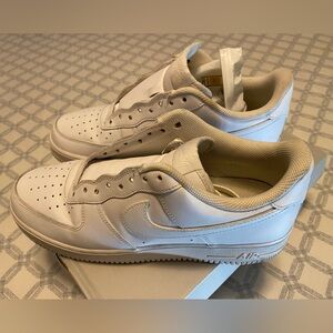 Nike Air Force 1 07 Men’s Size 11.5